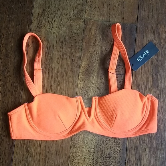 ESCAPE Swimwear | Bikini Top - Picture 1 of 8